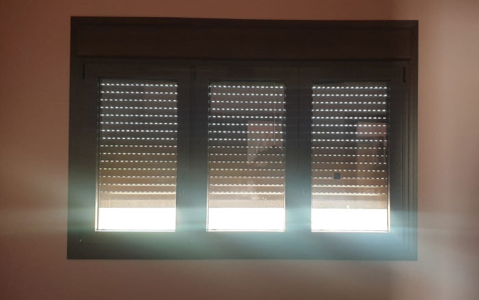 Jedacon ventana con persiana