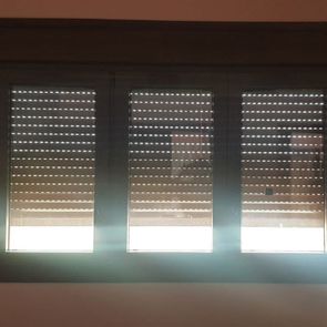 Jedacon ventana con persiana